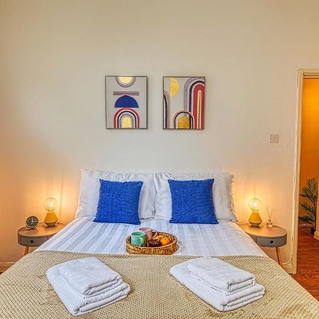 2 Bedroom Apartment In Bath City Centre With Garden & Free Parking Екстер'єр фото