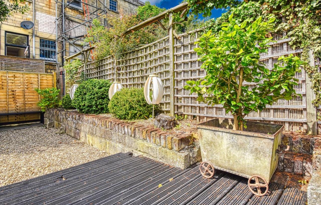 2 Bedroom Apartment In Bath City Centre With Garden & Free Parking Екстер'єр фото