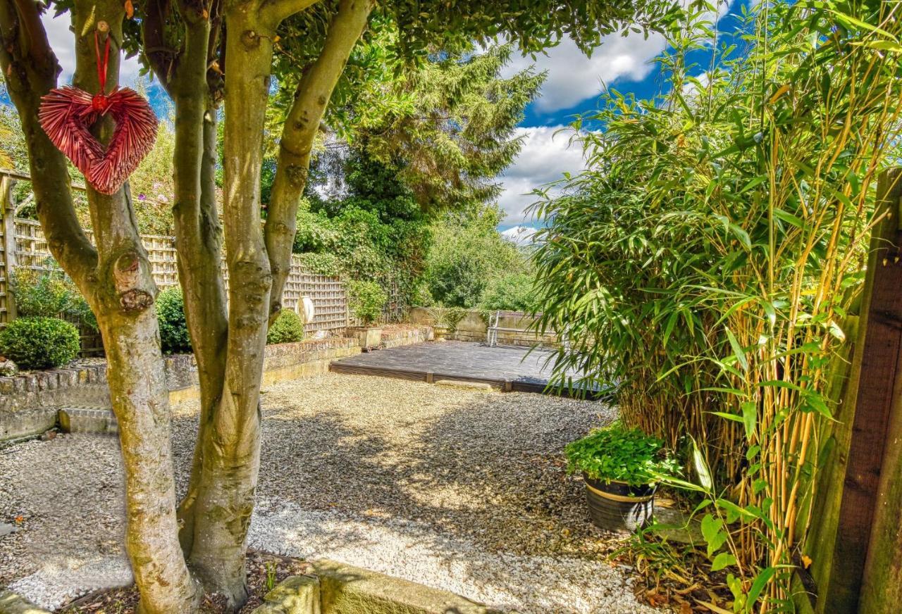 2 Bedroom Apartment In Bath City Centre With Garden & Free Parking Екстер'єр фото