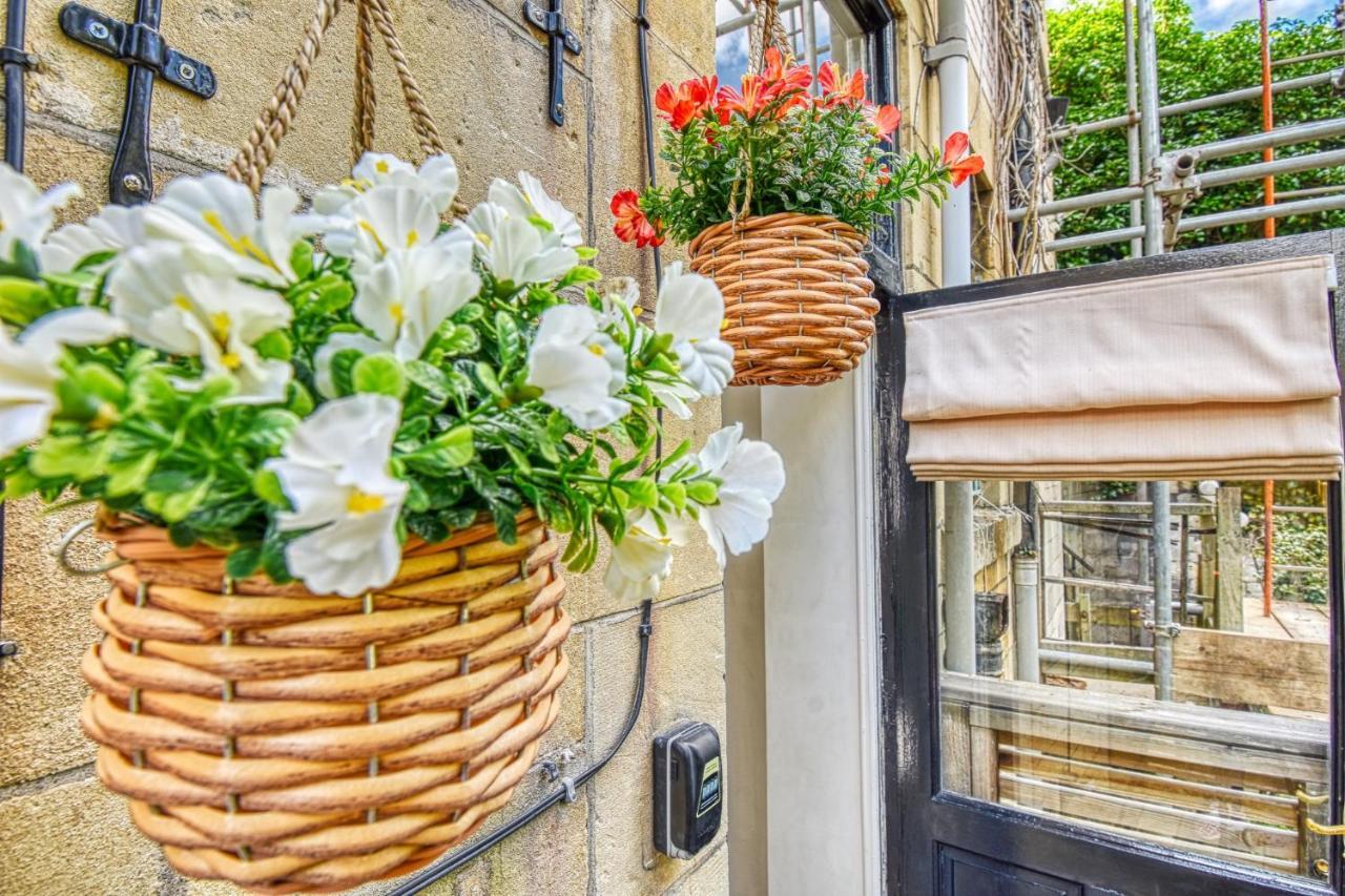 2 Bedroom Apartment In Bath City Centre With Garden & Free Parking Екстер'єр фото