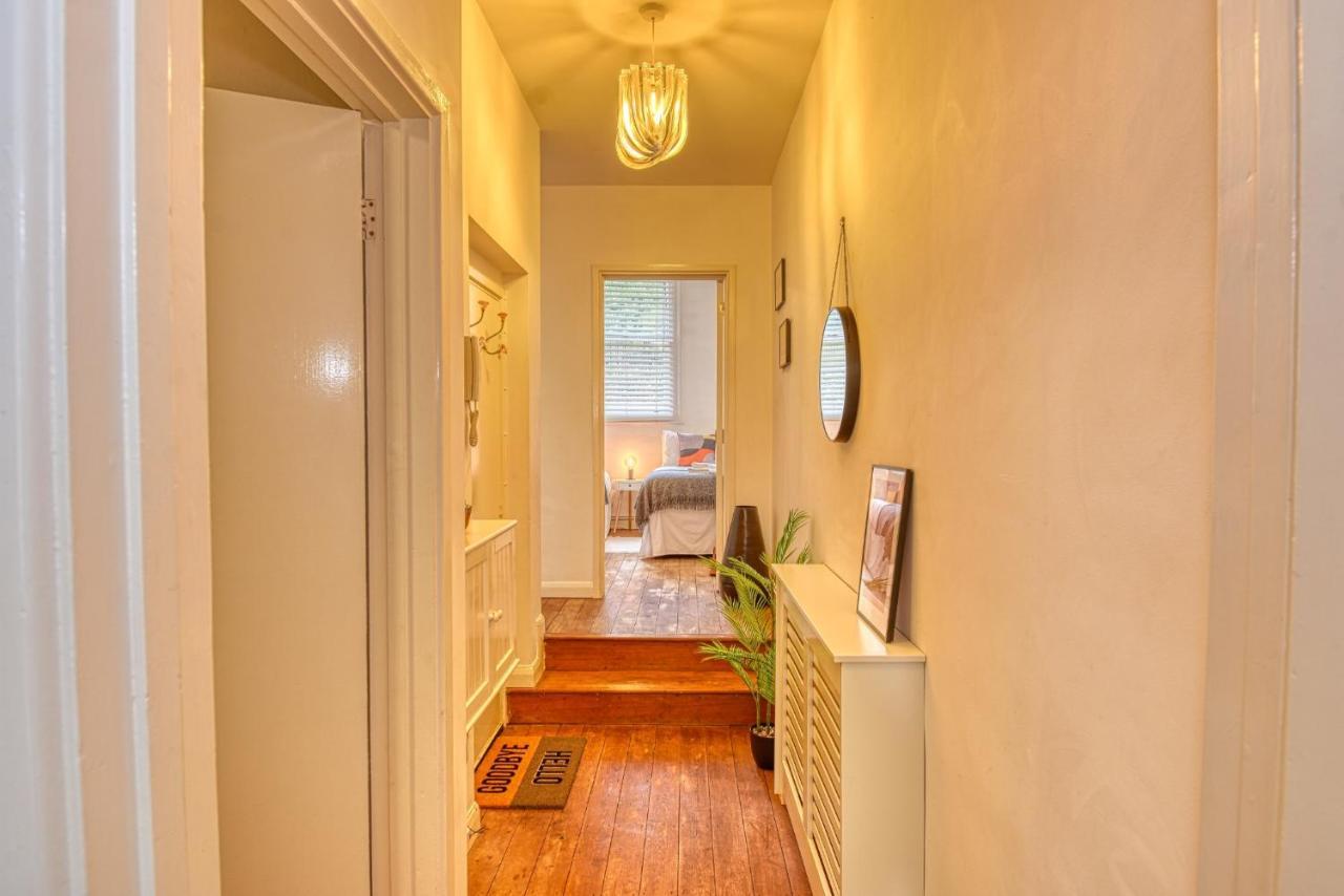 2 Bedroom Apartment In Bath City Centre With Garden & Free Parking Екстер'єр фото