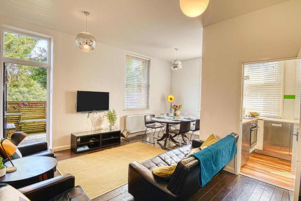 2 Bedroom Apartment In Bath City Centre With Garden & Free Parking Екстер'єр фото