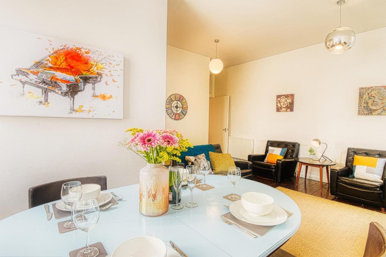 2 Bedroom Apartment In Bath City Centre With Garden & Free Parking Екстер'єр фото