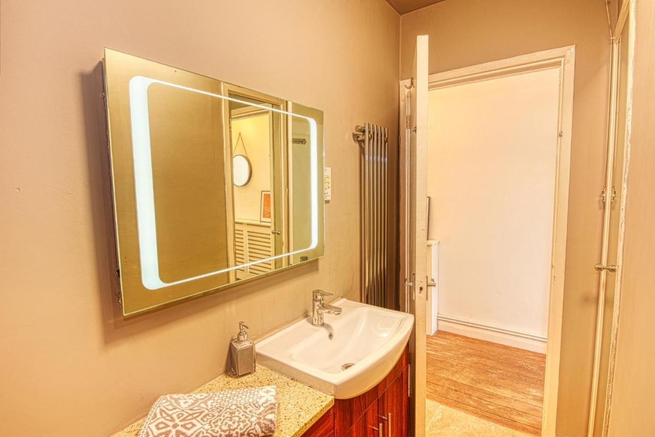 2 Bedroom Apartment In Bath City Centre With Garden & Free Parking Екстер'єр фото