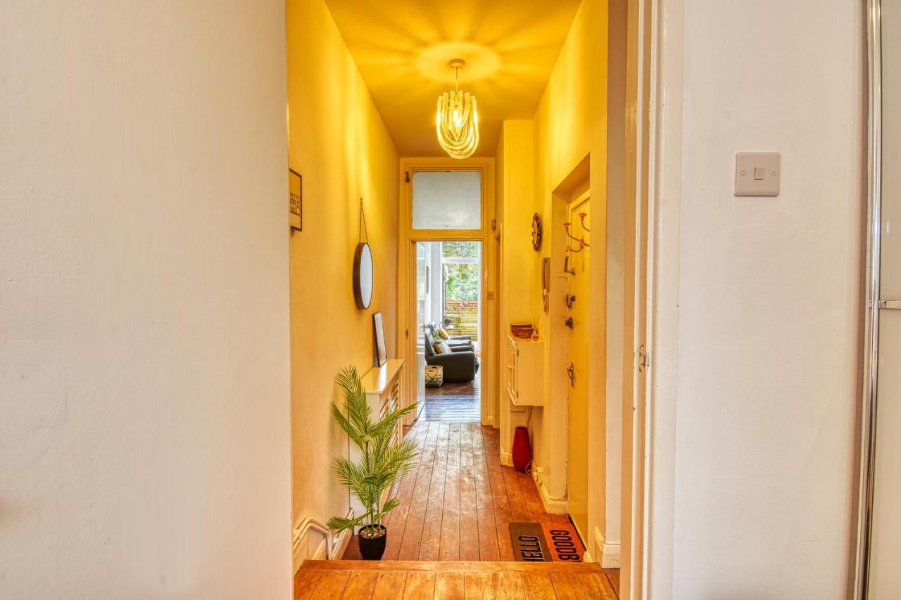 2 Bedroom Apartment In Bath City Centre With Garden & Free Parking Екстер'єр фото