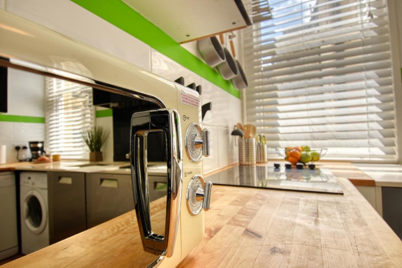 2 Bedroom Apartment In Bath City Centre With Garden & Free Parking Екстер'єр фото