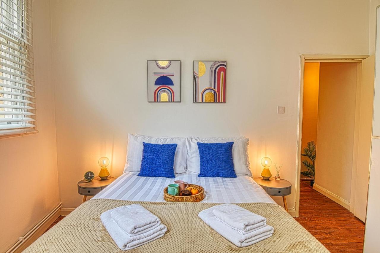 2 Bedroom Apartment In Bath City Centre With Garden & Free Parking Екстер'єр фото