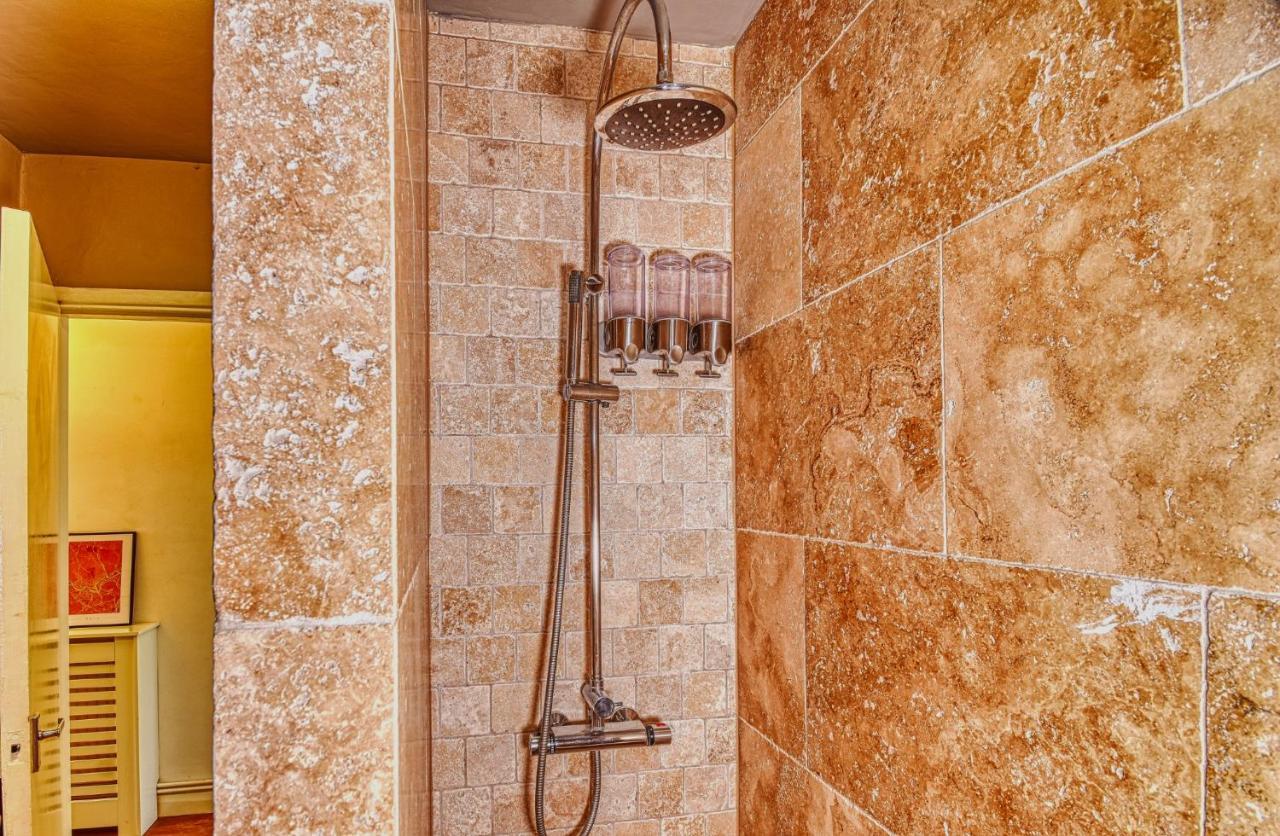 2 Bedroom Apartment In Bath City Centre With Garden & Free Parking Екстер'єр фото