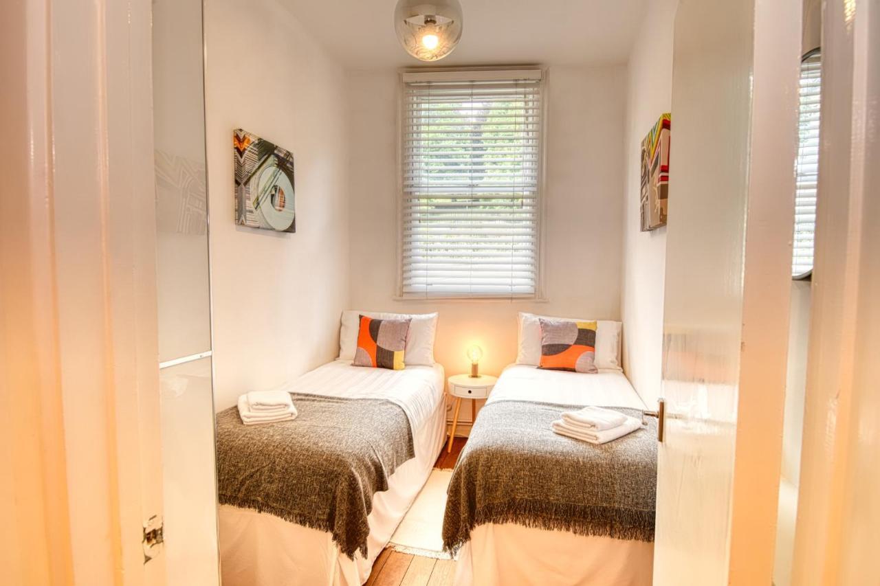 2 Bedroom Apartment In Bath City Centre With Garden & Free Parking Екстер'єр фото