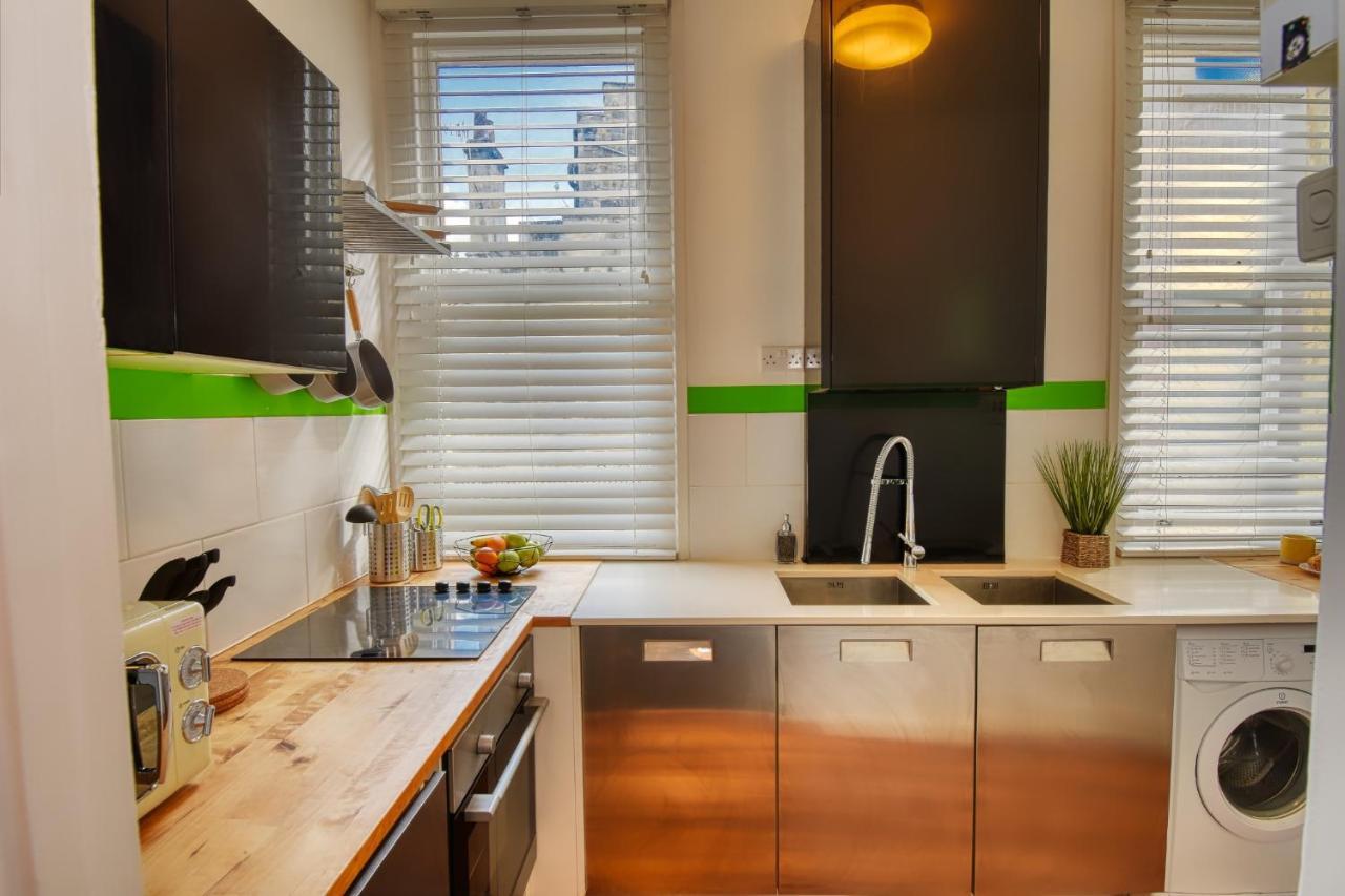 2 Bedroom Apartment In Bath City Centre With Garden & Free Parking Екстер'єр фото