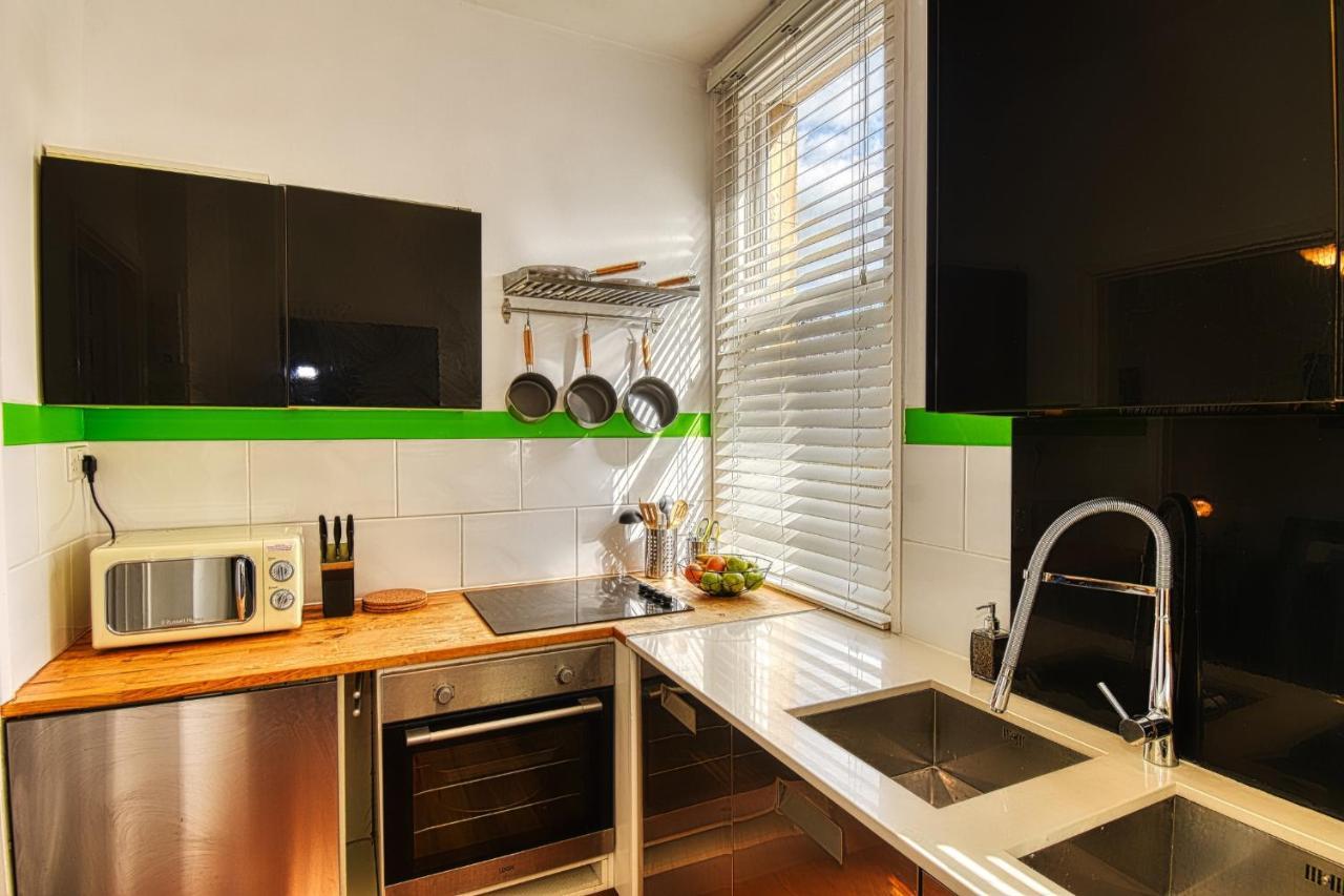 2 Bedroom Apartment In Bath City Centre With Garden & Free Parking Екстер'єр фото
