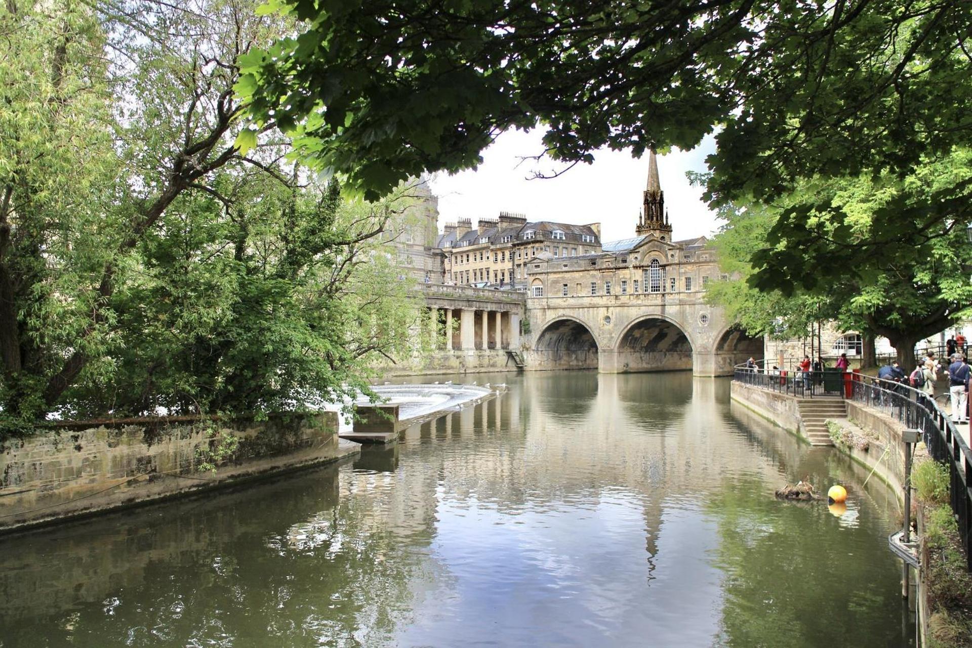 2 Bedroom Apartment In Bath City Centre With Garden & Free Parking Екстер'єр фото